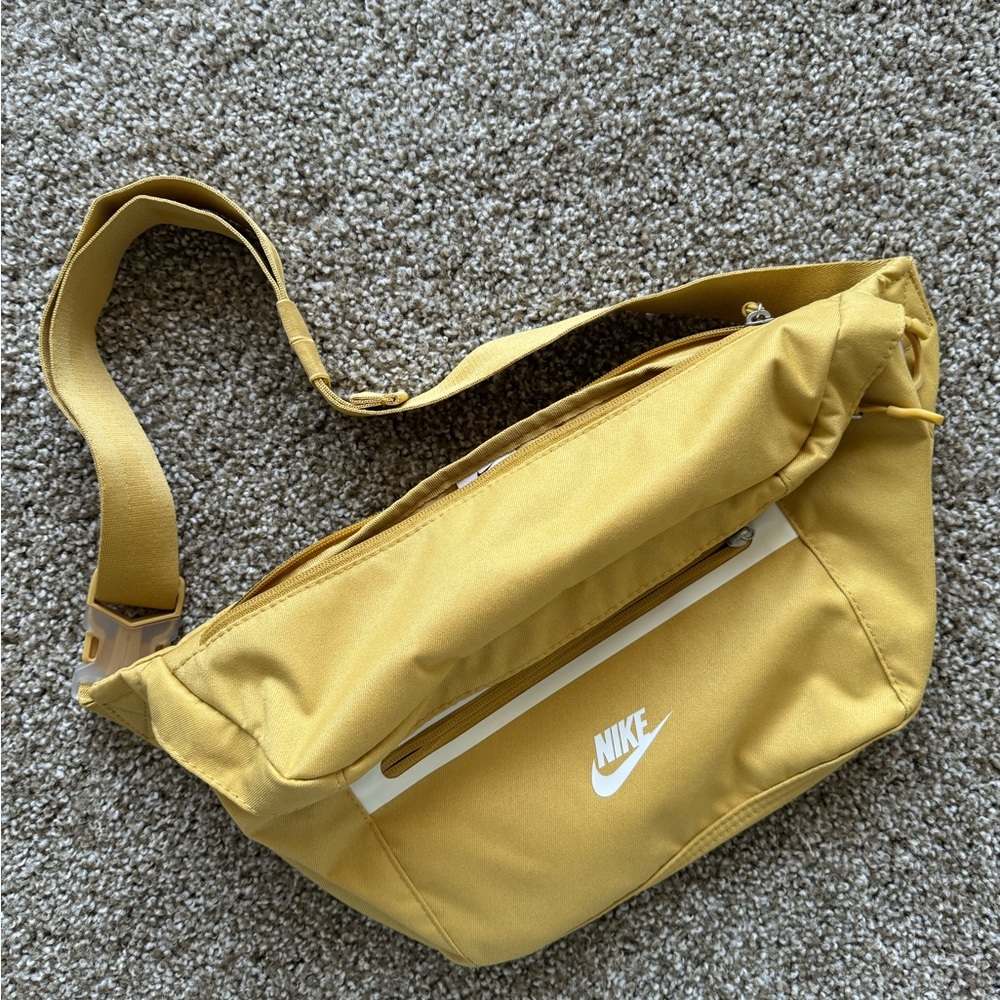 Nike Elemental Fanny Pack